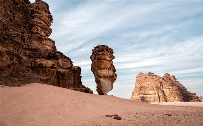 Arenas rojas, roca espectacular, desierto de Hisma, Arabia Saudita, 5K Vistas:3603