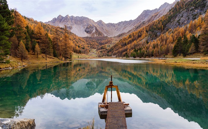 Forest Mountain Valley Lake Autumn Pancrace France 5K Views:4904 Date:2023/9/3 5:28:38