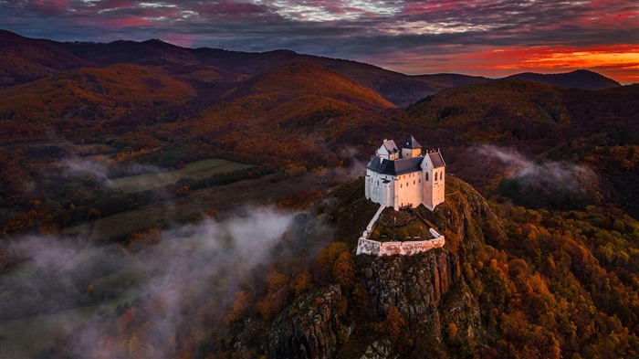 Castelo de Fuzer, montanhas Zemplen, Hungria, Bing, 4k Visualizações:2762