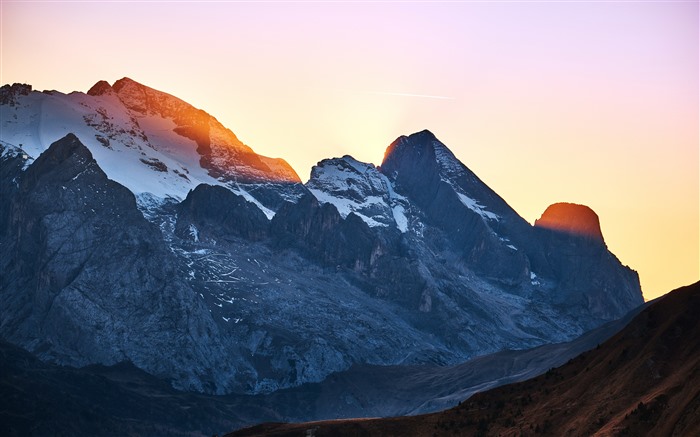 Giau Pass Snow Mountains Sunrise Sunshine Italy 5K Views:3724 Date:2024/1/10 14:07:39