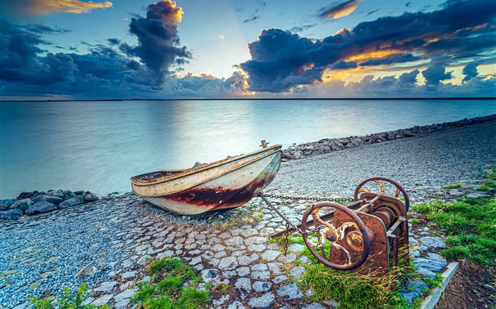 Vieux bateau de pêche rouillé, pente le long du lac Shore, 5k Vues:3748