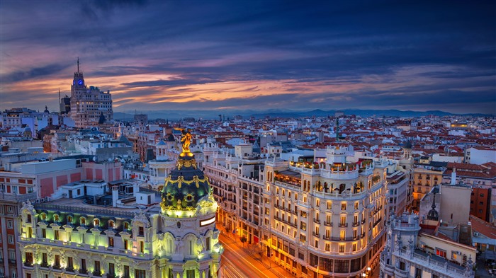 Gran Via y Metropolis Building, Madrid, España, Bing, 4K Vistas:1599