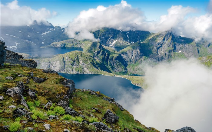 Mountains Lakes Rain and Fog Lofoten Norway 5K Views:1225 Date:2024/8/26 2:30:09