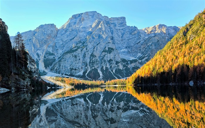 Autumn Italy Dolomites Valley Lake Gold Forest 5K Views:630