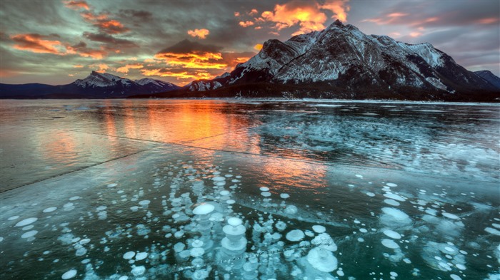 Bubble Lake Abraham Lake Alberta Canada Bing 4K Views:568